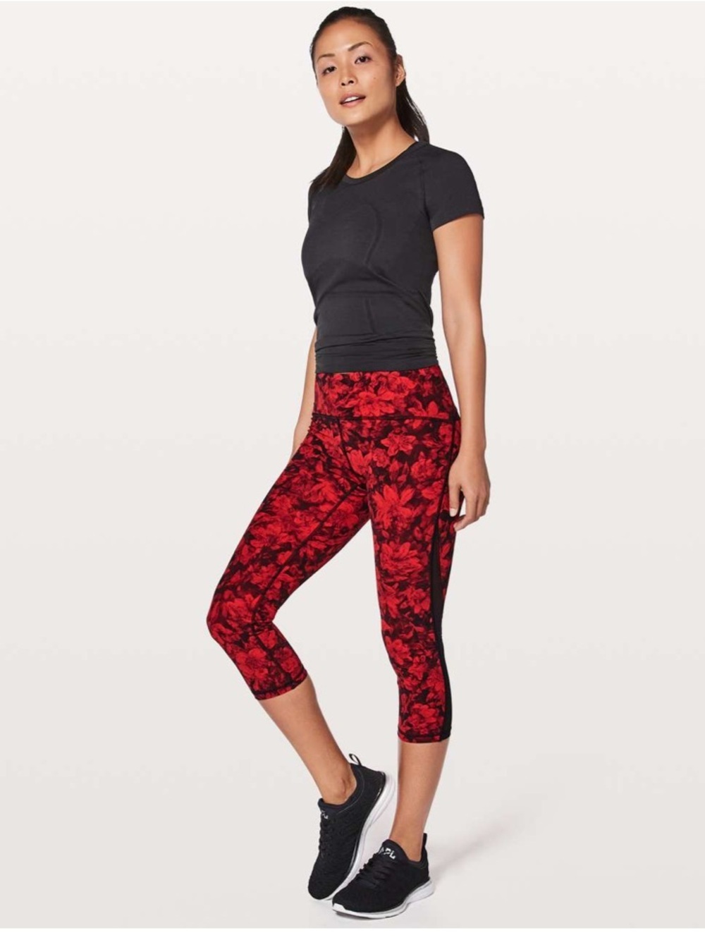 Lululemon Athletica Train Times Crop 21"
Leggings Carmine True Red Black Sz 10